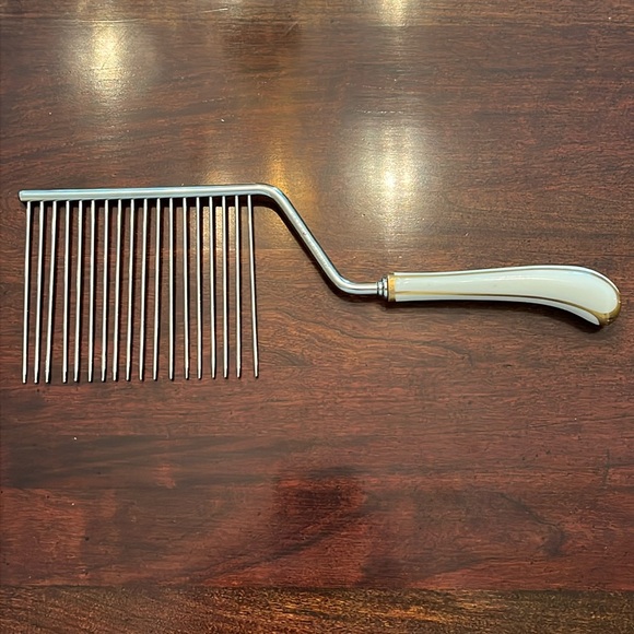 Vintage Angel Food Sponge Cake Knife Comb Cutter  blade made in England - Picture 1 of 3